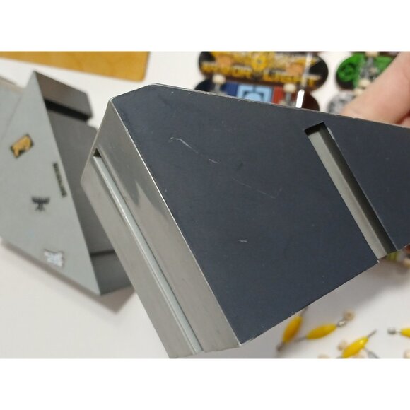 Tech Deck Lot of 14 Boards & Accessories & Ramps - Tony Hawk Skateboarding - Picture 11 of 13